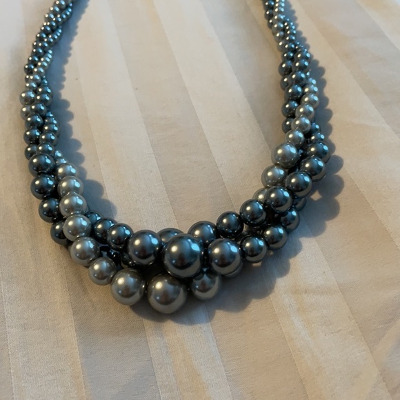 Grey and silver faux pearl collar necklace - Picture 4 of 6